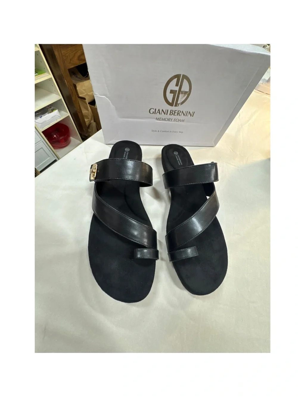 Giani Bernini Black Leather Toe-Loop Slide Sandals with Gold Accent SZ 12